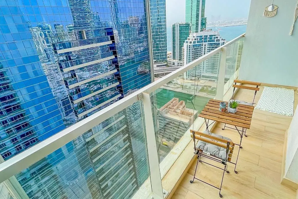 Astonishing Marina & Sea View Modern Apartment Dubai